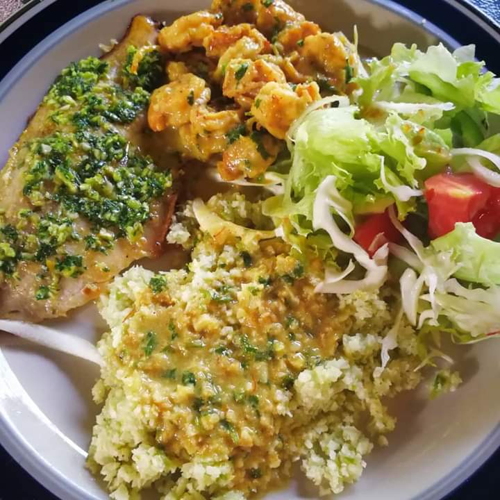 A typical Keto Meal: fish filet, shrimp in garlic & butter, cauliflower rice, garden salald. 