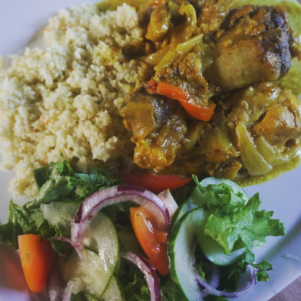 Keto food from the Caribbean: curried chicken cauliflower rice