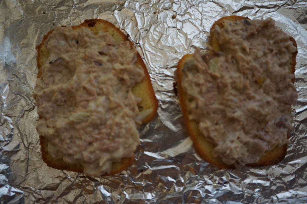 Tuna spread on low-carb bread