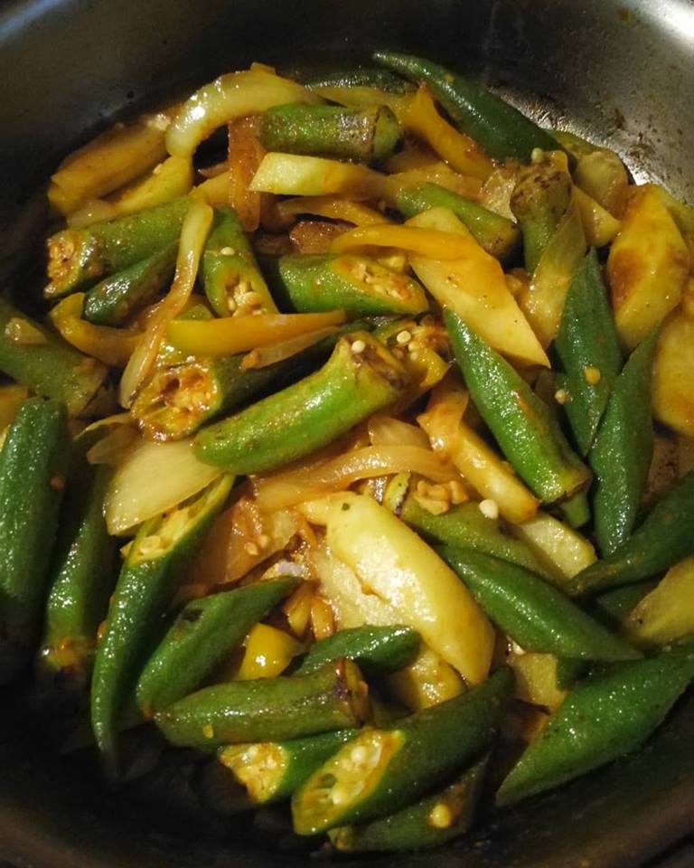 Okra and chayote curry 