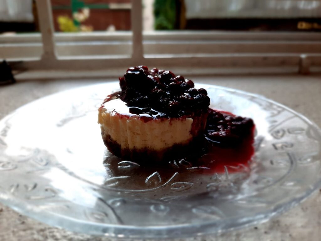 Mini Cheesecake with Mixed Berry Compote