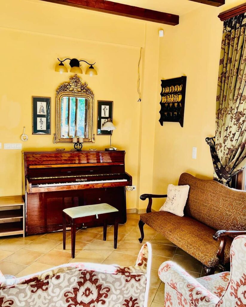 Piano in the villa