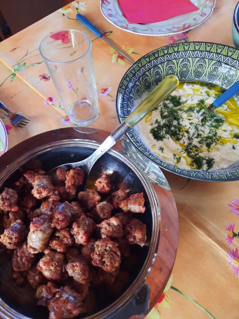 Sausage & tzatziki sauce